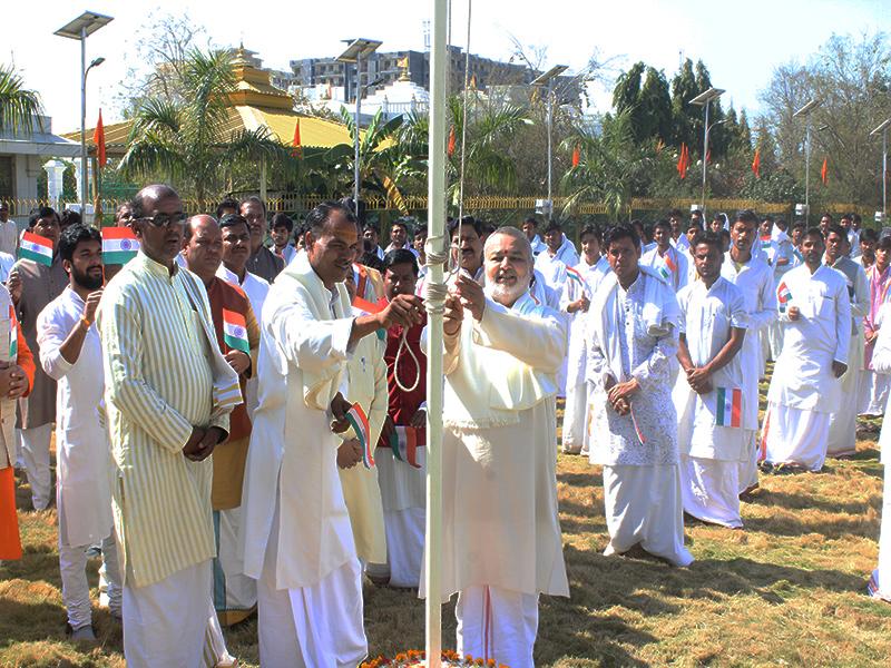 Brahmachari Girish Ji has hoisted Indian Flag on the auspicious day of Republic Day of India with Maharishi Vedic Pundits at Gurudev Brahmanand Saraswati Ashram, Chhan, Bhopal.
Brahmachari Ji congratulated every one and invited all to create a positive atmosphere of peace, prosperity, happiness, harmony, invincible defence and evolutionary growth of Ved Bhumi, Punya Bhumi, Dev Bhumi pratibha-rat Bharat-our beloved Bharat Mata and all dear citizens. Girish Ji further said that whole humanity will progress with the progress of India and all future generations will be able to enjoy blissful life, they will be indebted to India forever.
