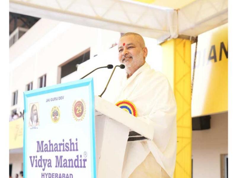 Brahmachari Dr. Girish Chandra Varma Ji, the Honourable Chairman of Maharishi Group of Institutions, graced the Silver Jubilee Celebrations of Maharishi Vidya Mandir, Kondapur, Hyderabad, on December 7, 2024, at the GMC Balayogi Athletic Stadium, Gachibowli, Hyderabad. The event also marked the school’s Annual Sports & Cultural Day, with more than 3000 students from Nursery to Class XII participating in various cultural and sports activities.
The program began with the lighting of the ceremonial lamp by Brahmachari Dr. Girish Ji, along with the school’s Principal, Mrs. Vasanthy Parasuraman, and Directors of Maharishi Vidya Mandir Schools Group, followed by Guru Pujan. Brahmachari Dr. Girish Ji then hoisted the sports flag, marking the commencement of the day’s events, which included a march past by the students led by the school’s NCC cadets.
The Principal, Mrs. Vasanthy Parasuraman, delivered the welcome address, highlighting the growth and achievements of Maharishi Vidya Mandir, Hyderabad, over the past 25 years and its reputation for quality education and discipline. This was followed by an address by Brahmachari Dr. Girish Ji, who congratulated the school on its milestone and praised the efforts of the students, staff, and parents in maintaining its excellence.
The event was attended by over 8000 parents and guests, who witnessed the celebrations and performances, making the occasion memorable and grand.
