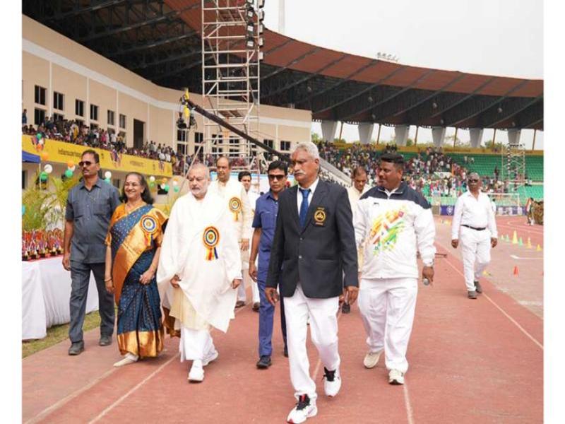 Brahmachari Dr. Girish Chandra Varma Ji, the Honourable Chairman of Maharishi Group of Institutions, graced the Silver Jubilee Celebrations of Maharishi Vidya Mandir, Kondapur, Hyderabad, on December 7, 2024, at the GMC Balayogi Athletic Stadium, Gachibowli, Hyderabad. The event also marked the school’s Annual Sports & Cultural Day, with more than 3000 students from Nursery to Class XII participating in various cultural and sports activities.
The program began with the lighting of the ceremonial lamp by Brahmachari Dr. Girish Ji, along with the school’s Principal, Mrs. Vasanthy Parasuraman, and Directors of Maharishi Vidya Mandir Schools Group, followed by Guru Pujan. Brahmachari Dr. Girish Ji then hoisted the sports flag, marking the commencement of the day’s events, which included a march past by the students led by the school’s NCC cadets.
The Principal, Mrs. Vasanthy Parasuraman, delivered the welcome address, highlighting the growth and achievements of Maharishi Vidya Mandir, Hyderabad, over the past 25 years and its reputation for quality education and discipline. This was followed by an address by Brahmachari Dr. Girish Ji, who congratulated the school on its milestone and praised the efforts of the students, staff, and parents in maintaining its excellence.
The event was attended by over 8000 parents and guests, who witnessed the celebrations and performances, making the occasion memorable and grand.
