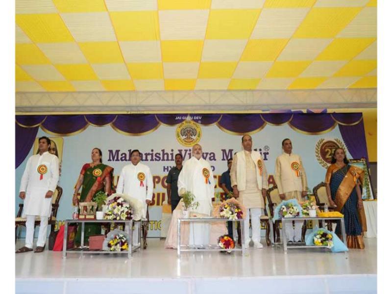 Brahmachari Dr. Girish Chandra Varma Ji, the Honourable Chairman of Maharishi Group of Institutions, graced the Silver Jubilee Celebrations of Maharishi Vidya Mandir, Kondapur, Hyderabad, on December 7, 2024, at the GMC Balayogi Athletic Stadium, Gachibowli, Hyderabad. The event also marked the school’s Annual Sports & Cultural Day, with more than 3000 students from Nursery to Class XII participating in various cultural and sports activities.
The program began with the lighting of the ceremonial lamp by Brahmachari Dr. Girish Ji, along with the school’s Principal, Mrs. Vasanthy Parasuraman, and Directors of Maharishi Vidya Mandir Schools Group, followed by Guru Pujan. Brahmachari Dr. Girish Ji then hoisted the sports flag, marking the commencement of the day’s events, which included a march past by the students led by the school’s NCC cadets.
The Principal, Mrs. Vasanthy Parasuraman, delivered the welcome address, highlighting the growth and achievements of Maharishi Vidya Mandir, Hyderabad, over the past 25 years and its reputation for quality education and discipline. This was followed by an address by Brahmachari Dr. Girish Ji, who congratulated the school on its milestone and praised the efforts of the students, staff, and parents in maintaining its excellence.
The event was attended by over 8000 parents and guests, who witnessed the celebrations and performances, making the occasion memorable and grand.
