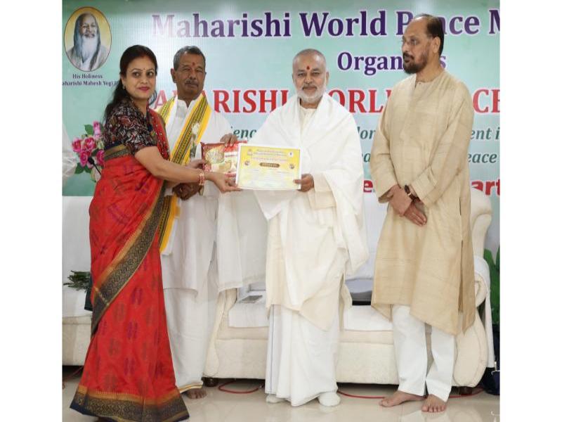 भोपाल में ७ दिवसीय महर्षि विश्व शांति समागम का समापन समारोह संपन्न हुआ। महर्षि शैक्षणिक संस्थान समूह के अध्यक्ष वेद विद्या मार्तंड  ब्रह्मचारी गिरीश जी ने प्रतिभागियों को संबोधित करते हुए कहा, 