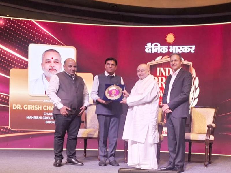 Ved Vidya Martand Brahmachari Girish ji was honoured by the largest newspaper group Dainik Bhaskar with India Pride Award 2025-26 for Girish ji's unparallal  contribution in the field of Education. Shri Mansukh Mandayia, honourable Minister of Government of India has confirred this award on behalf of Bhaskar Group.