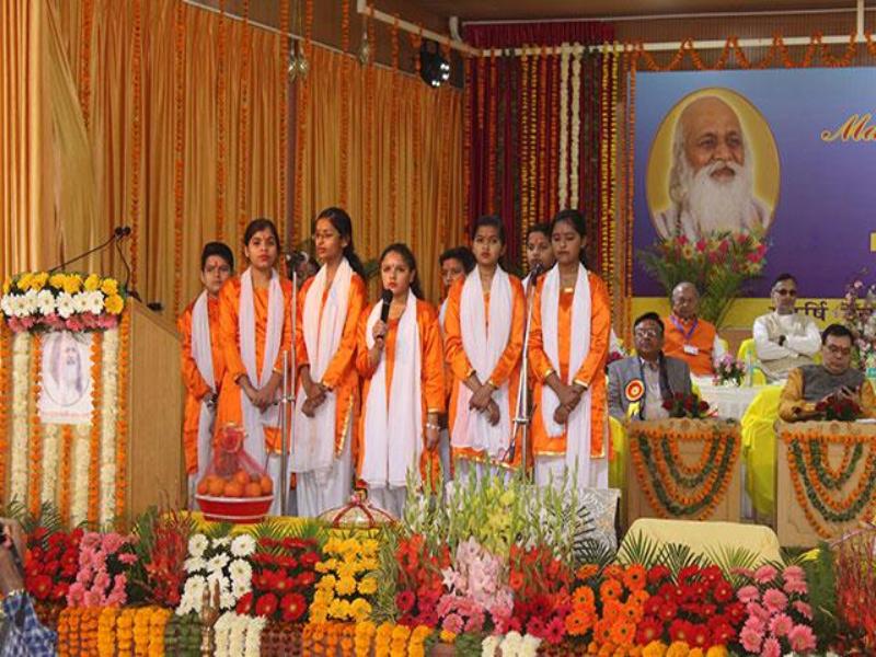 MVM Students presenting Ganesh Vandana on Maharishi Gyan Yug Diwas Celebration 2019.