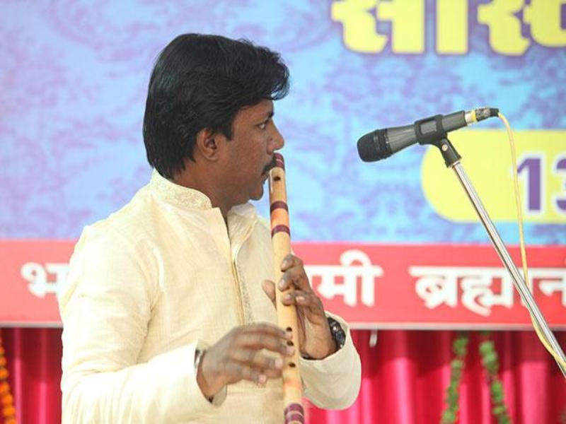 Pundit Pankajnath performing flute recital during Sanskriti Diwas Celebration 2019