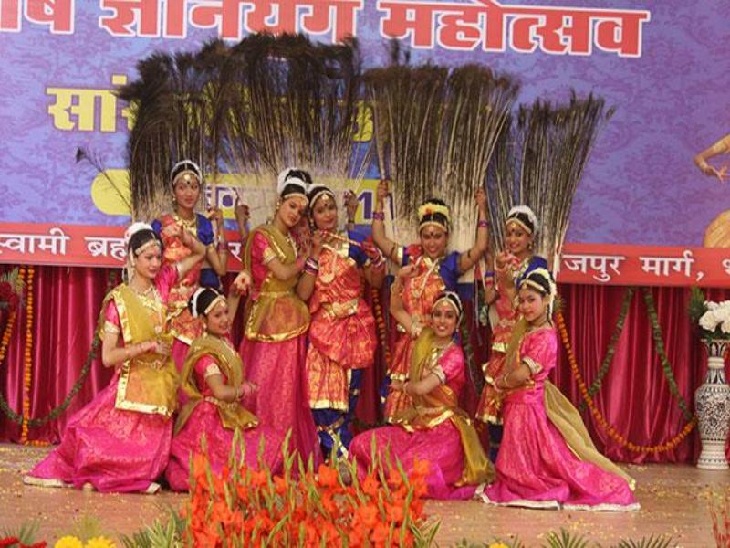 MVM  school  students performing 'Peacock Dance' during Sanskriti Diwas Celebration 2019